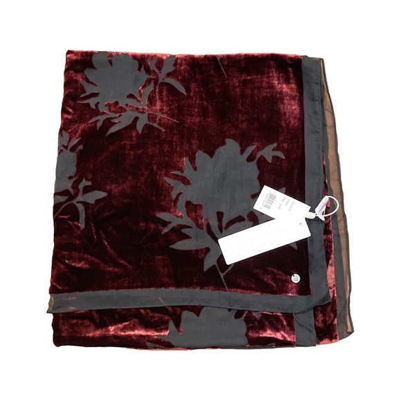 FRAAS Burnout Flower Velvet Wrap in Wine NWT - Picture 2 of 2